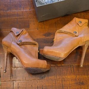 Alexander McQueen Faithful Tan Heels, Size 38
